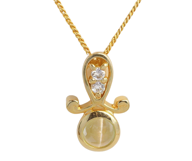 18KT GOLD PENDANT SET WITH 01 CHRYSOBERYL CATS EYE AND 02 DIAMONDS 