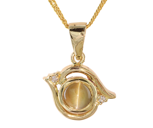 18KT GOLD PENDANT SET WITH 01 CHRYSOBERYL CATS EYE AND 02 DIAMONDS 
