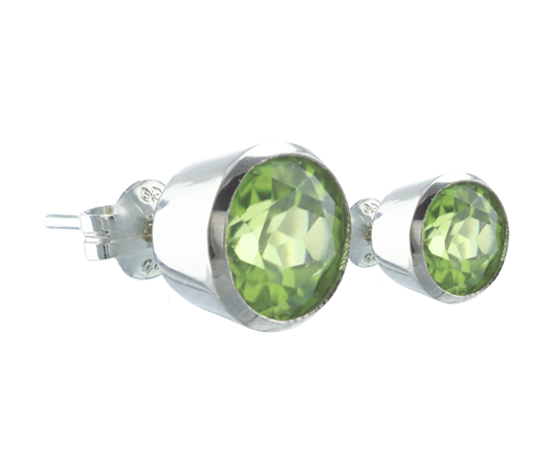 18KT WHITE GOLD EARRING PAIR SET WITH 02 PERIDOTS